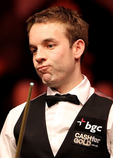 露出他的反 露出他的反