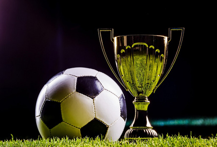 关键是卡位 关键是卡位